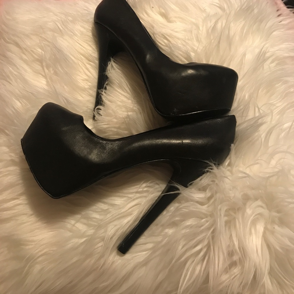 Steve Madden pumps!