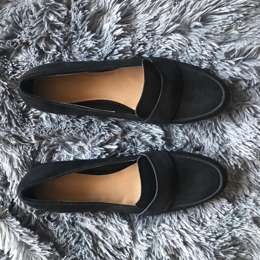 FLASH SALE ⚡️Black suede loafers