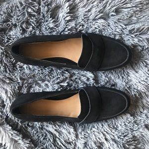 FLASH SALE ⚡️Black suede loafers