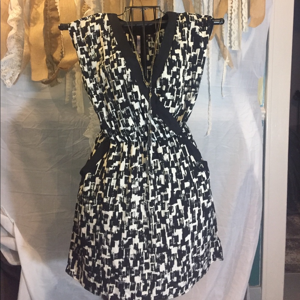 Fun and flirty black and white dress with pockets!