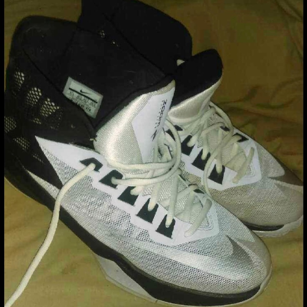 Nike Devosion Basketball Sneakers
