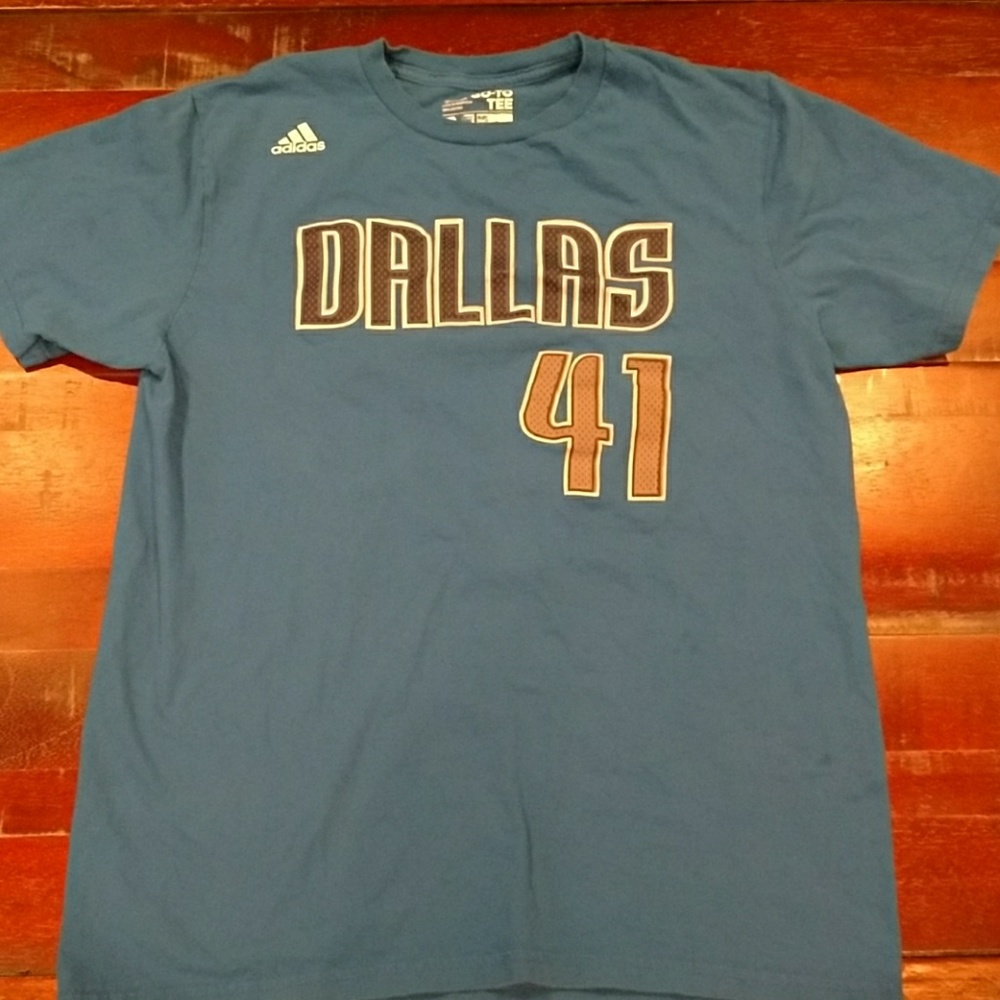 Dallas Mavericks tshirt Medium