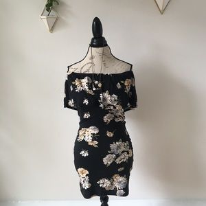 Off shoulder dress. Forever 21 - XS