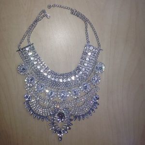 Beautiful statement necklace from chic wishlist!