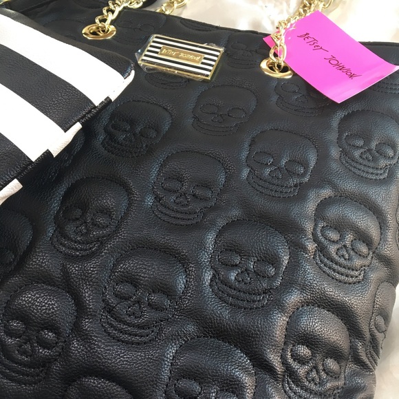 ☠️NWT Betsey Johnson Skulls Tote with Pouch - Picture 4 of 8