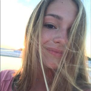 Meet your Posher, Caitlin