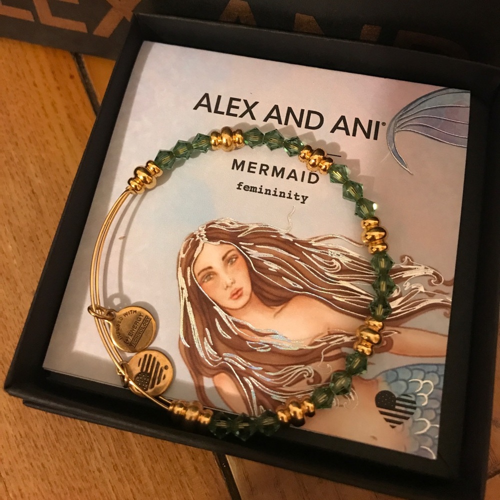 🆕NWOT🆕 Alex and Ani bracelet💚