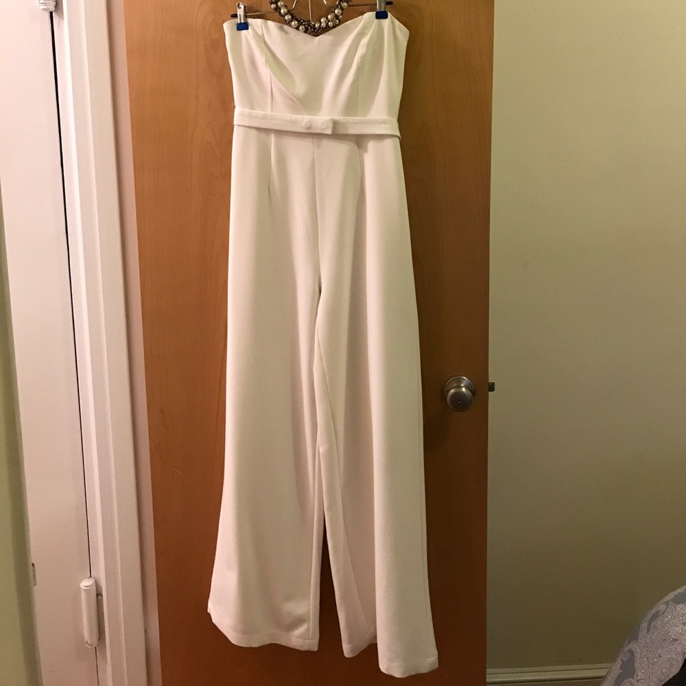 LuLus | Pop life White strapless jumpsuit w. belt