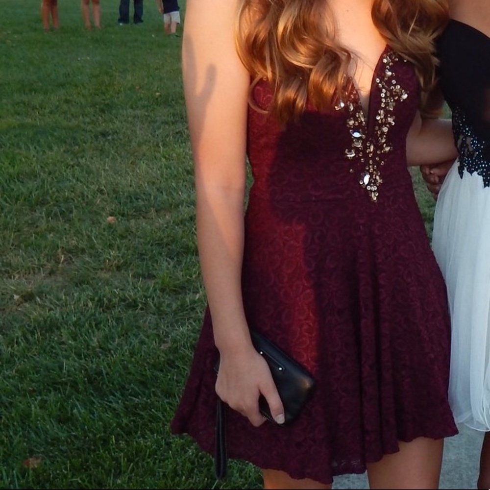 HOMECOMING DRESS VERY CHEAP WORN ONLY ONCE - Picture 1 of 3