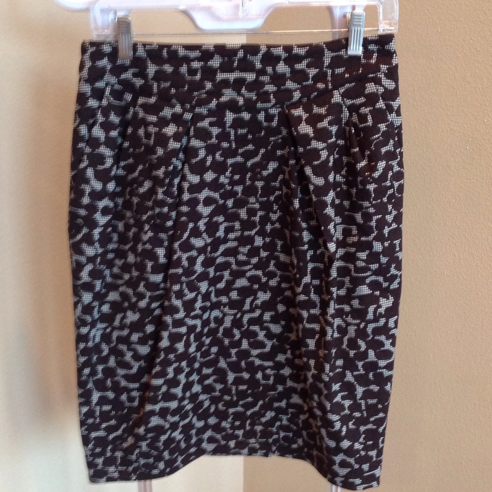 Black and white Hugo boss skirt