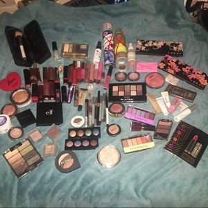 HUGE MAKEUP BUNDLE!! + Free Makeup Bag & Samples!