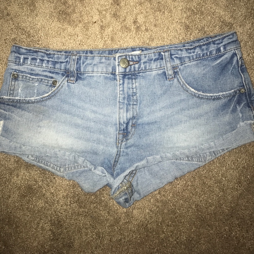 Free People denim short shorts !