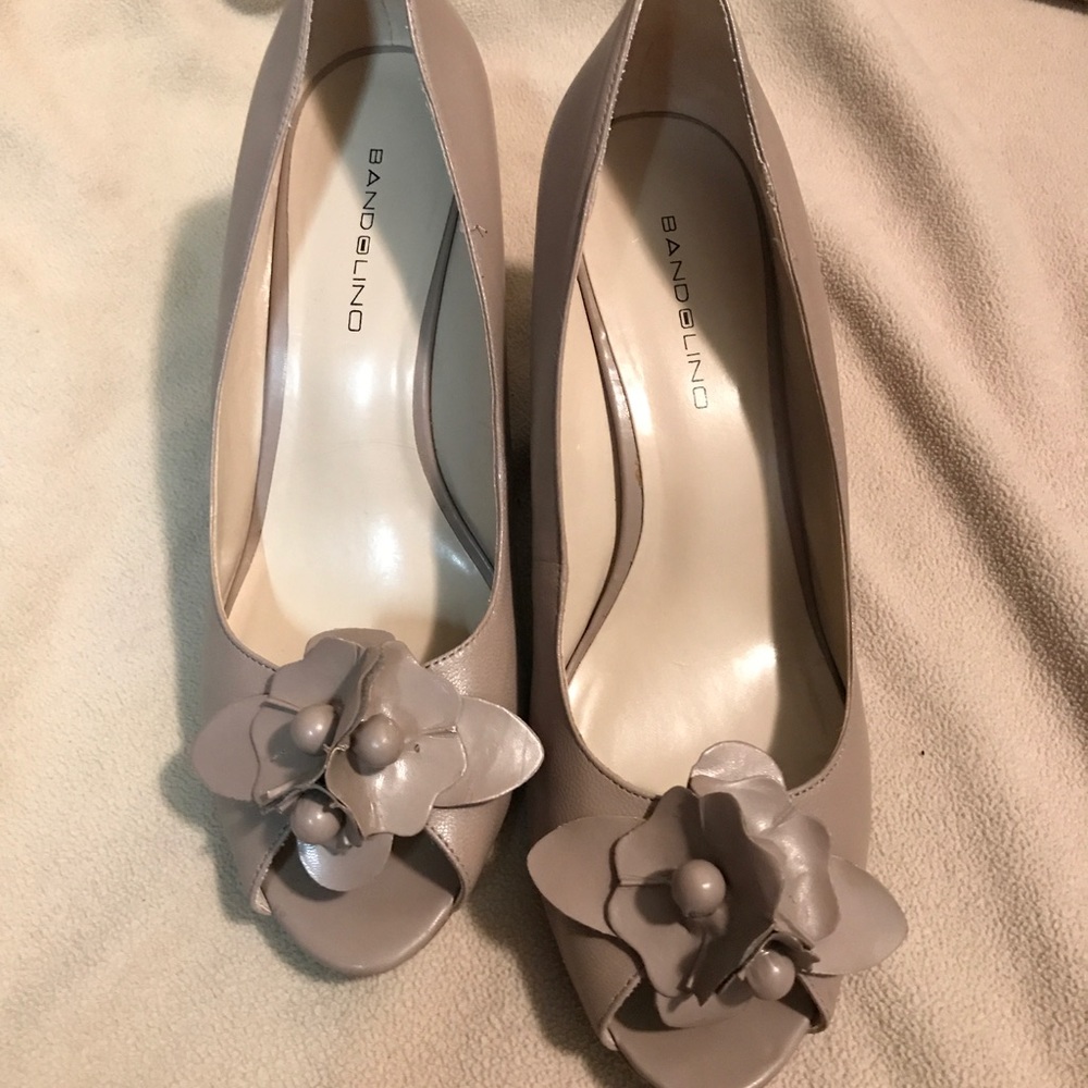 Bandolino Taupe Wedges