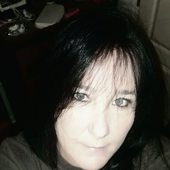 Meet your Posher, Debbie - Picture 1 of 1