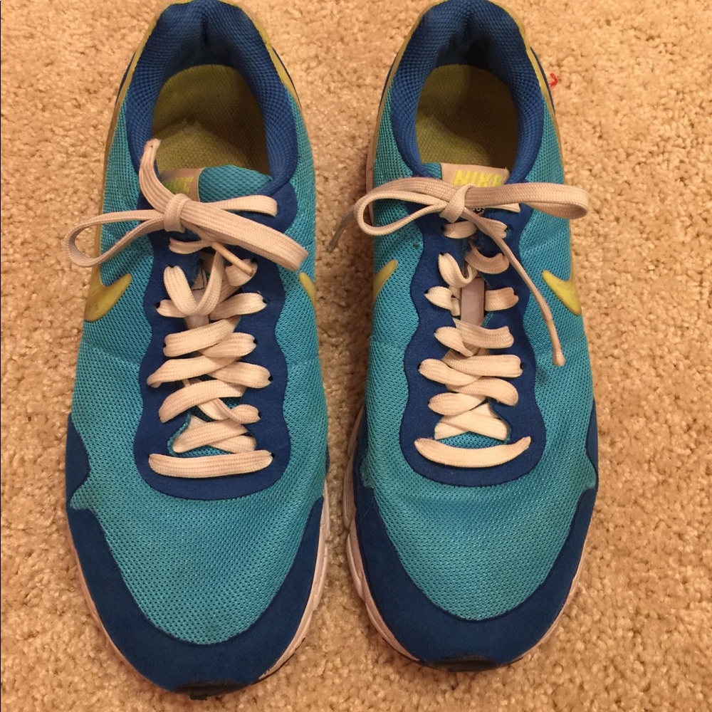 Nike Air turquoise size 9 tennis shoes