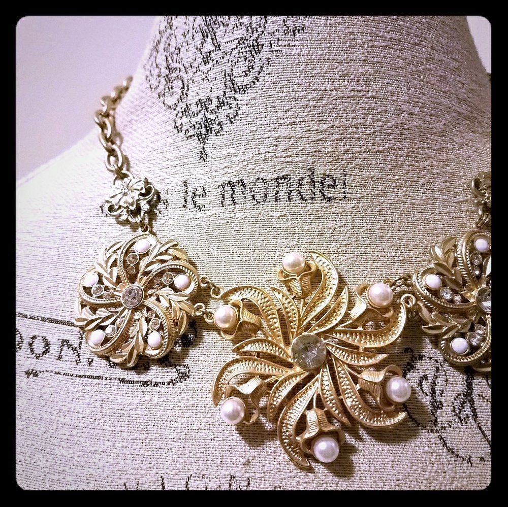 Floral Gold Statement Necklace (nwt) - OS