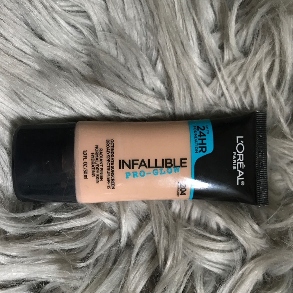 ⚡️SALE L'Oréal infallible 24hr pro Glow Foundation