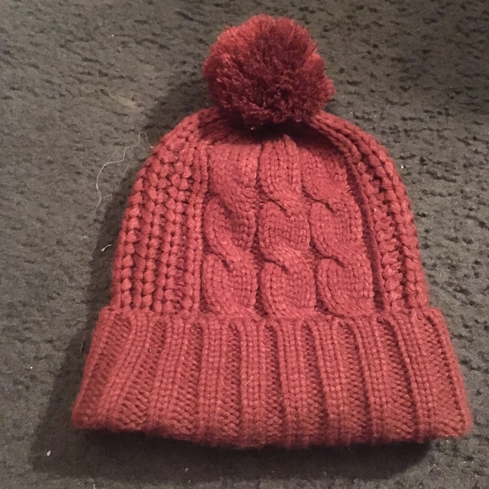 🆕NWOT Burgundy winter hat/beanie