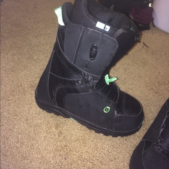 Burton Mint Snowboard Boots - Women size 8 mint burton snowboarding boots