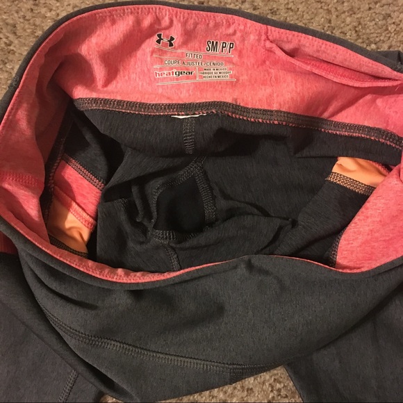Under Armour UA Heat Gear Capri Gray Pink Small - Picture 2 of 3