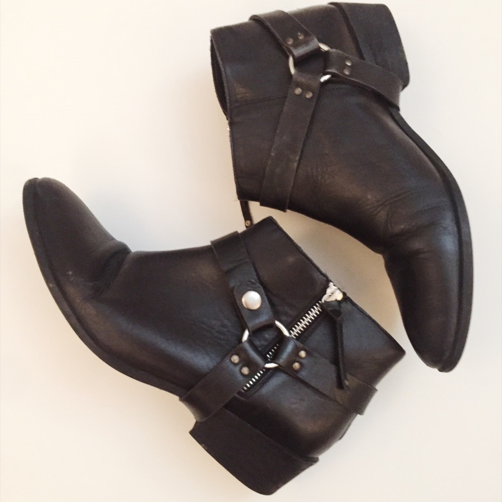 Deena & Ozzy Urban Outfitter Western Style Boot