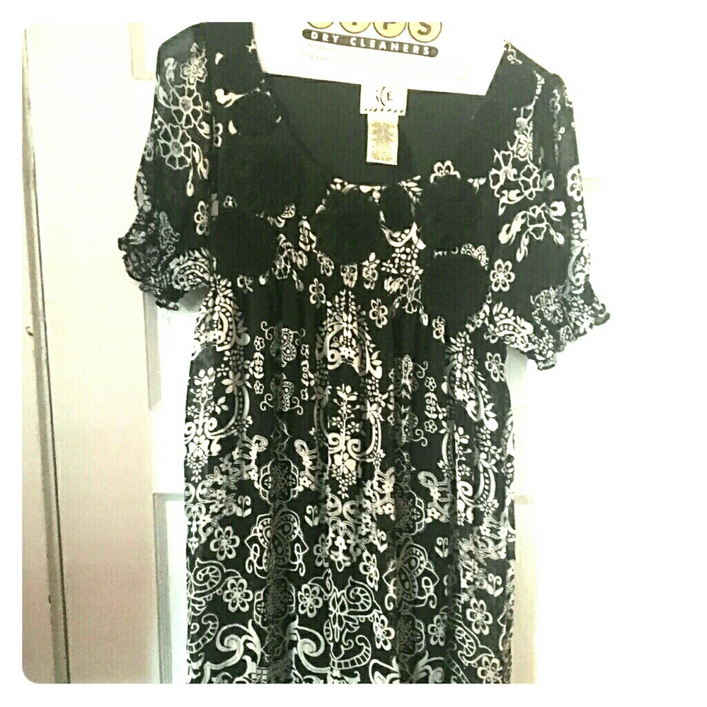 Black and white patterned dress