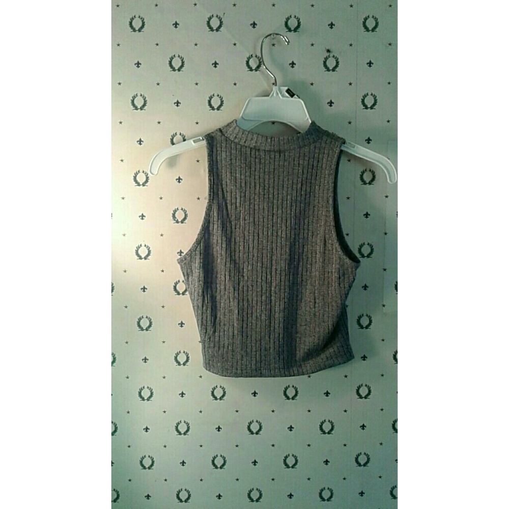 Turtle-neck crop top