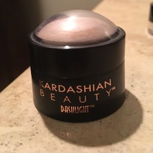 Kardashian beauty highlighter