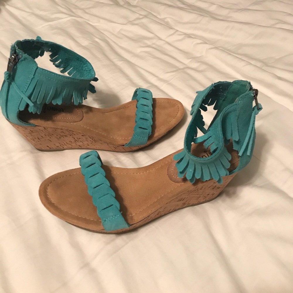Super cute leather teal wedges
