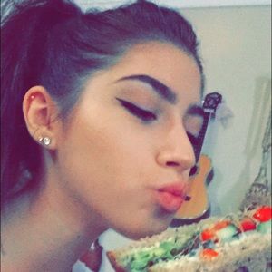 Meet your Posher, Kassandra