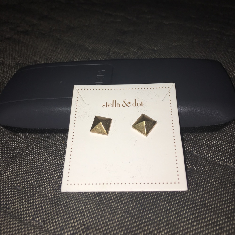 Stella & Dot Gold Cleopatra Studs