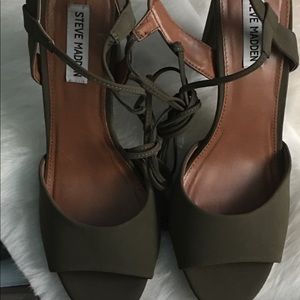 VixenPopShop Brand New Steve Madden lace up!