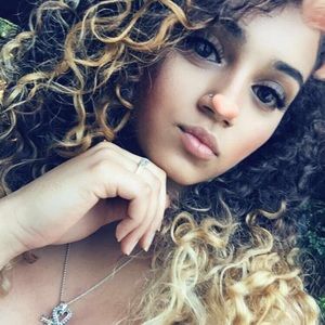 Meet your Posher, Shania