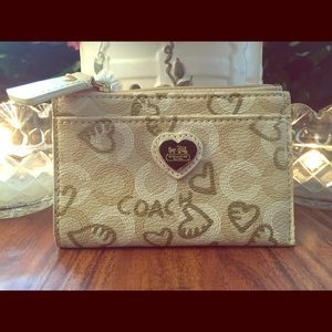 Auth Coach Floating Hearts wallet💛