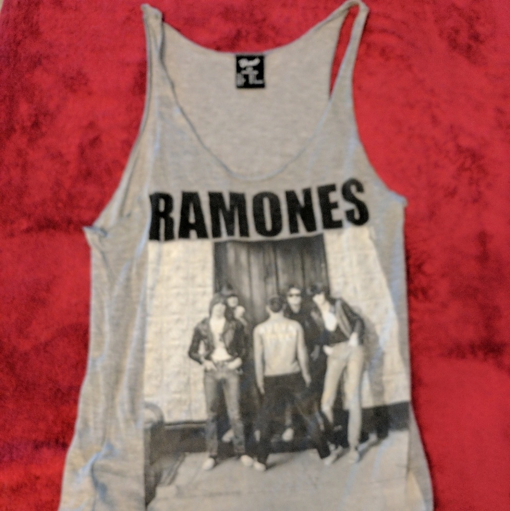 Graphic tank