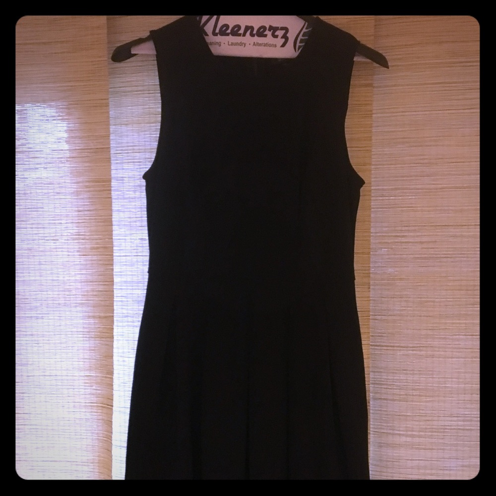 Flattering Black Dress with Pockets!