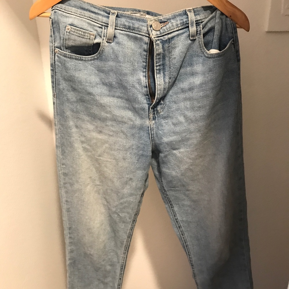 Urban outfitters mom jeans also have a size 28