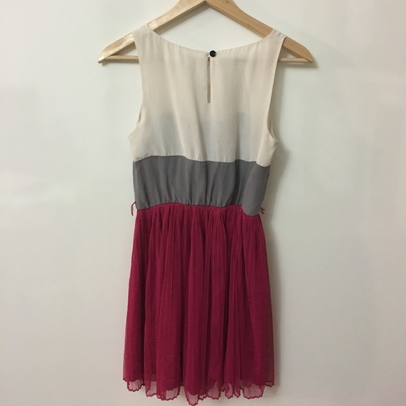 โผ๏ธ DONATING 1/31 Rewind Pink & Gray Heart Dress - Picture 4 of 4