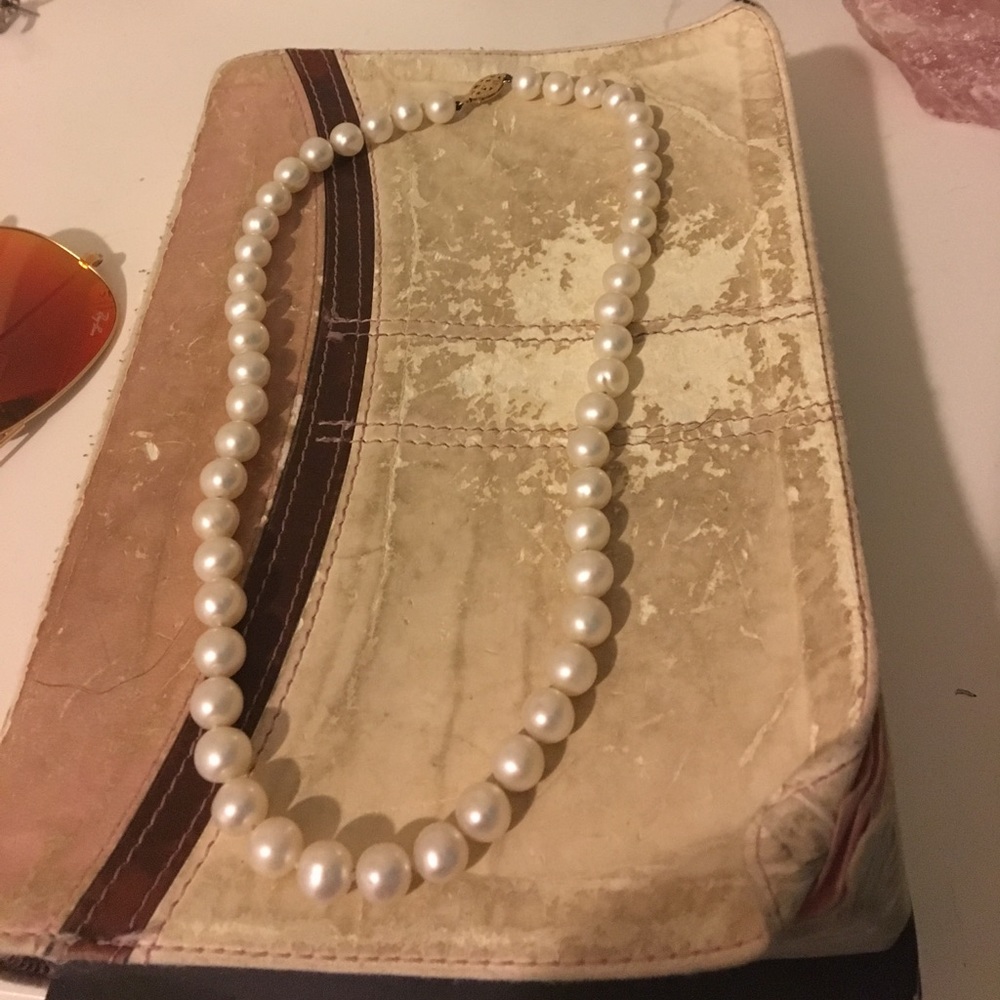 Fresh water pearl necklace 14kt clasp