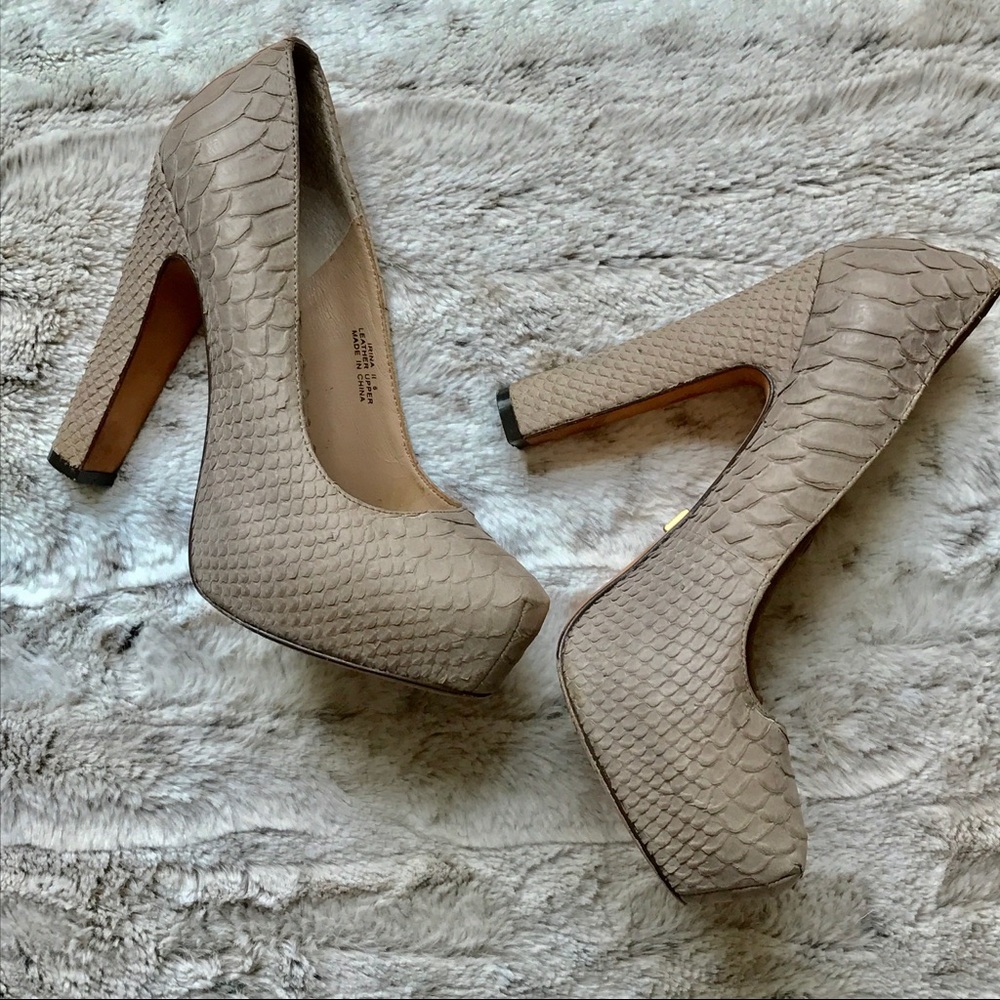 Pour La Victoire Pumps