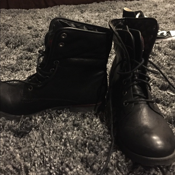 Combat boots - Picture 2 of 3
