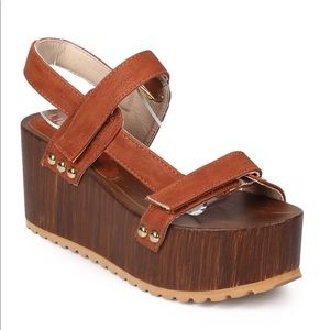 Brand new in box COGNAC flatform wedges! Size 8