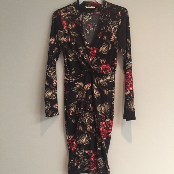 🆑 Black and Wine Floral Long Sleeve Dress - Picture 3 of 4