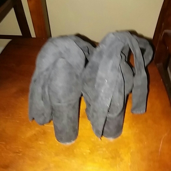 G Stage Heels - Picture 2 of 3