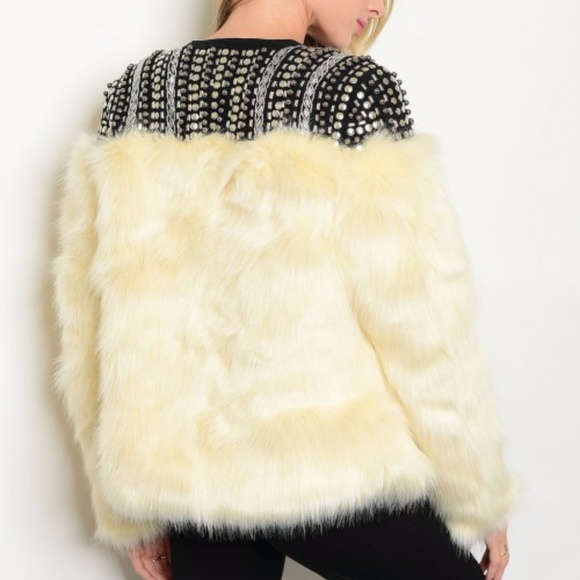 EDGY FAUX FUR COAT - Picture 2 of 2