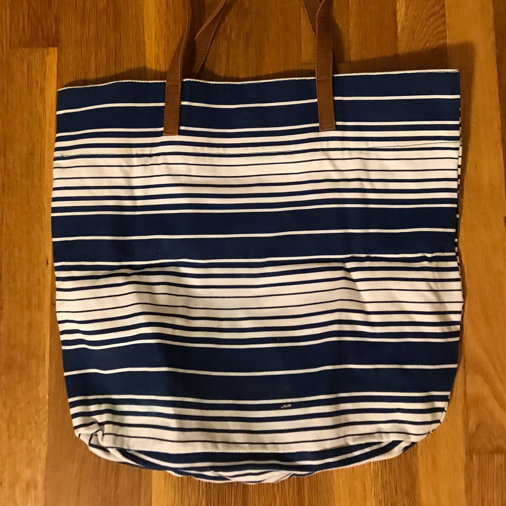 NWOT Roxy Tote - Picture 2 of 4