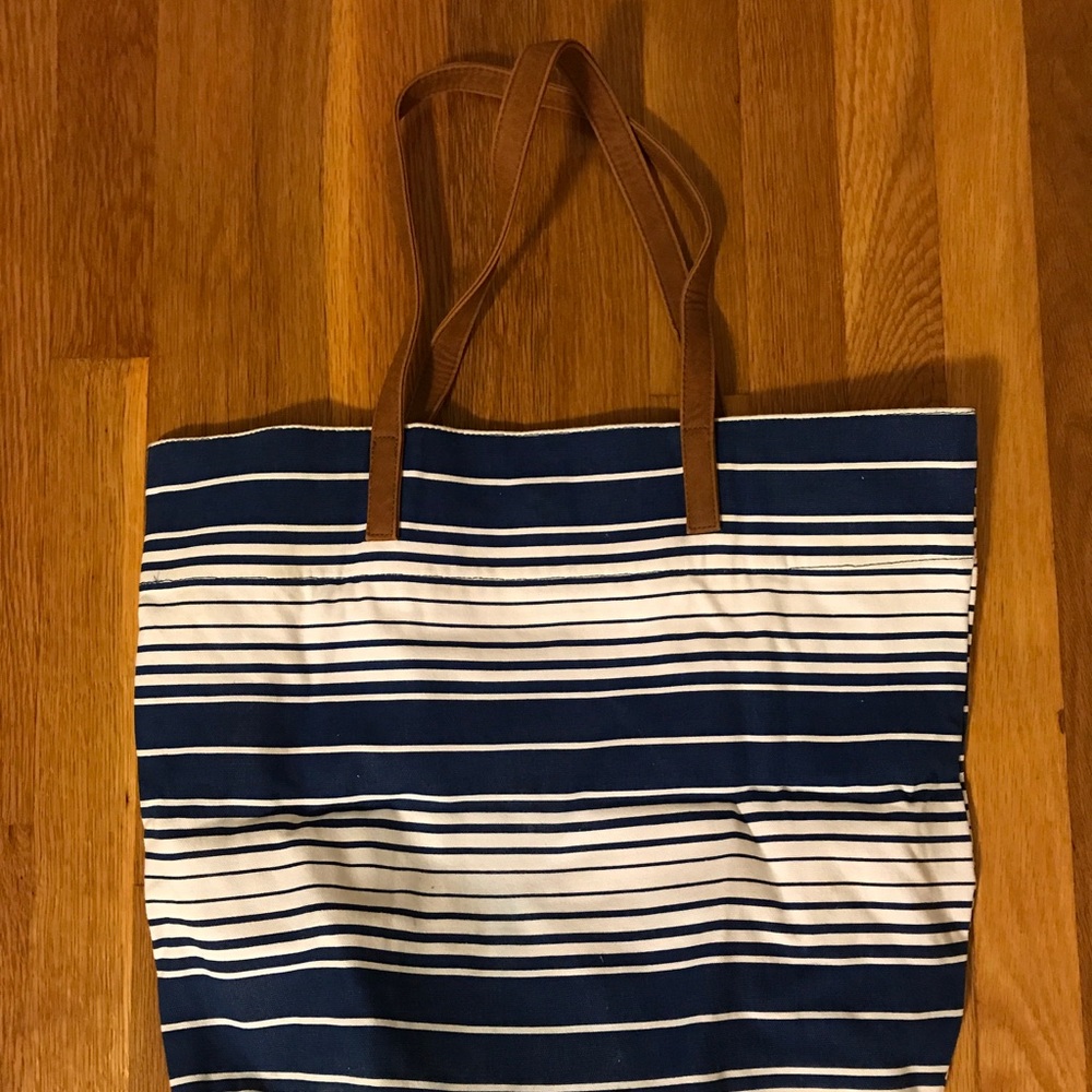 NWOT Roxy Tote - Picture 3 of 4