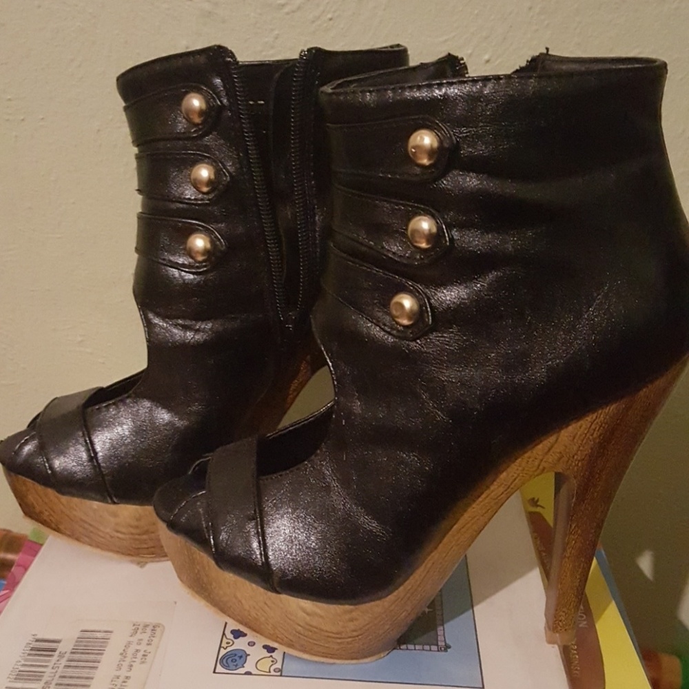 Shoes size 5.5 in women
