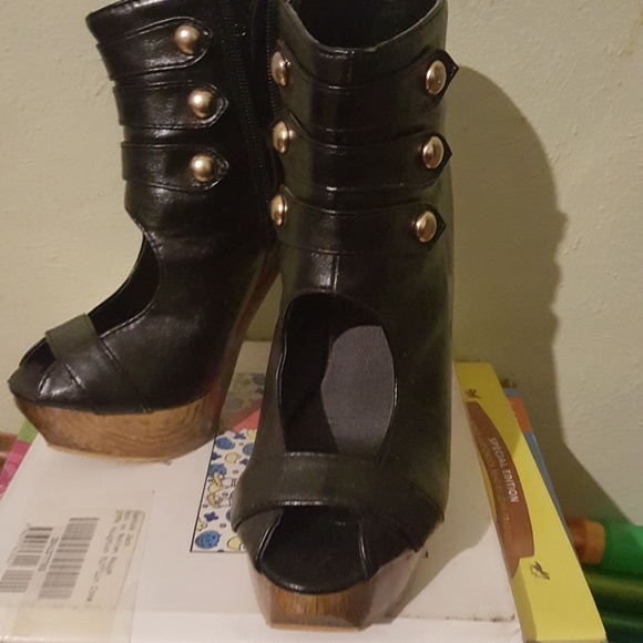 Shoes size 5.5 in women - Picture 2 of 5