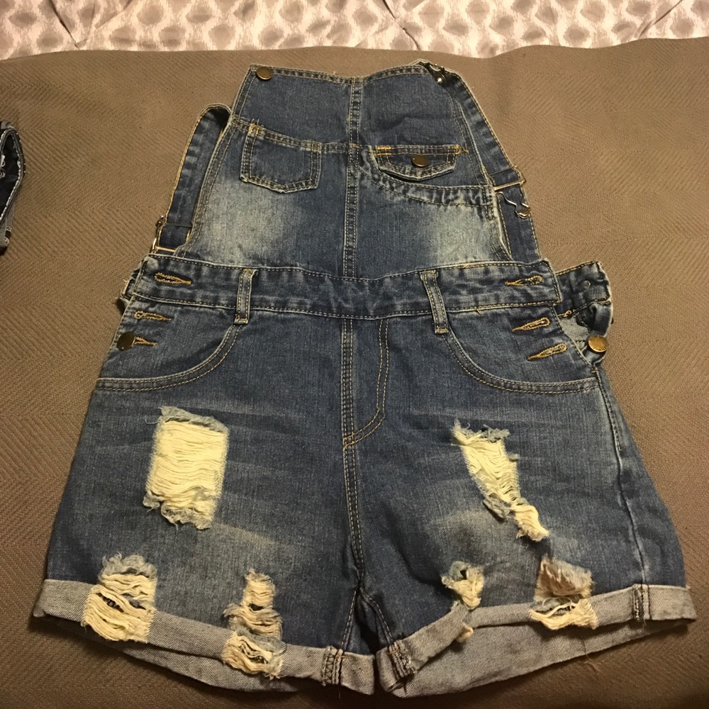 bib overall jean shorts